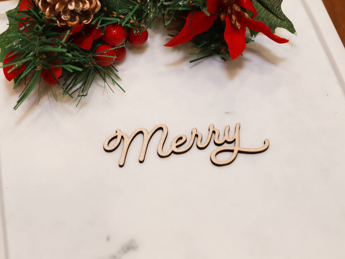 Wood Christmas Place Card "Merry" - Holiday Table Setting Decoration - Christmas Place Setting Words