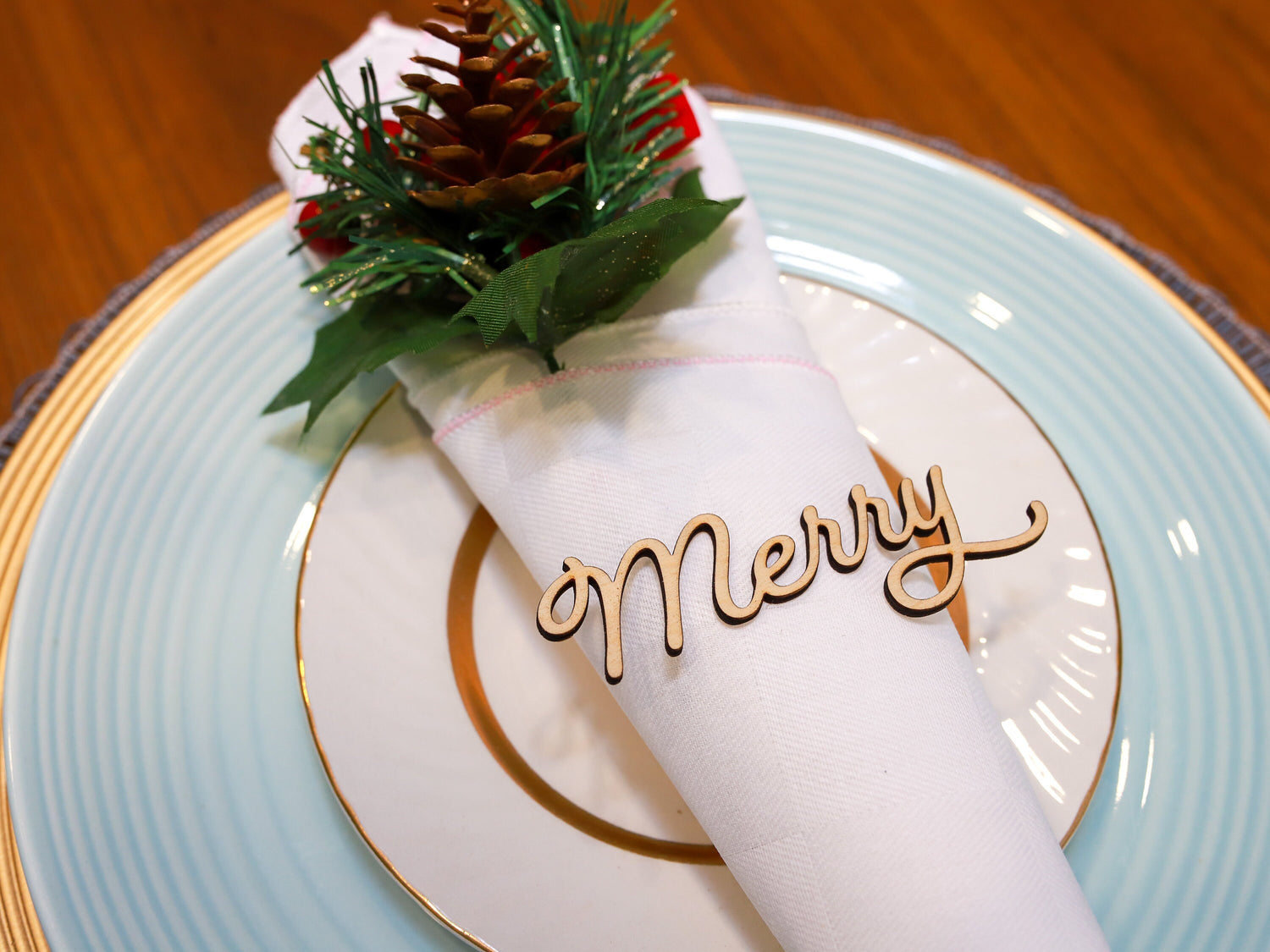 Wood Christmas Place Card "Merry" - Holiday Table Setting Decoration - Christmas Place Setting Words