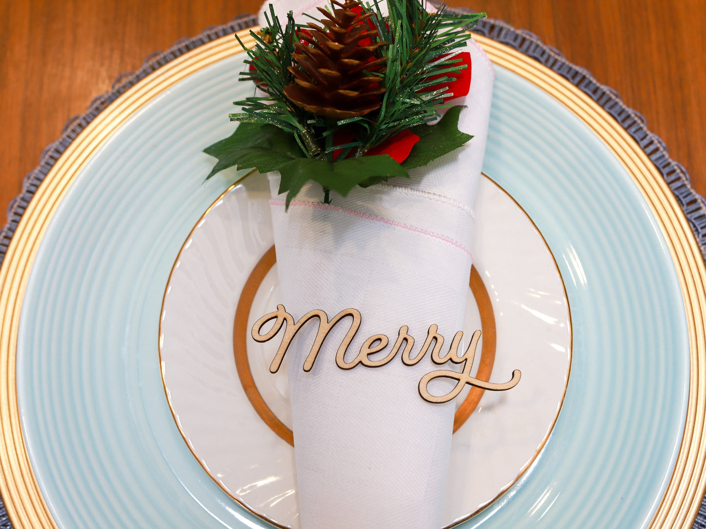 Wood Christmas Place Card "Merry" - Holiday Table Setting Decoration - Christmas Place Setting Words